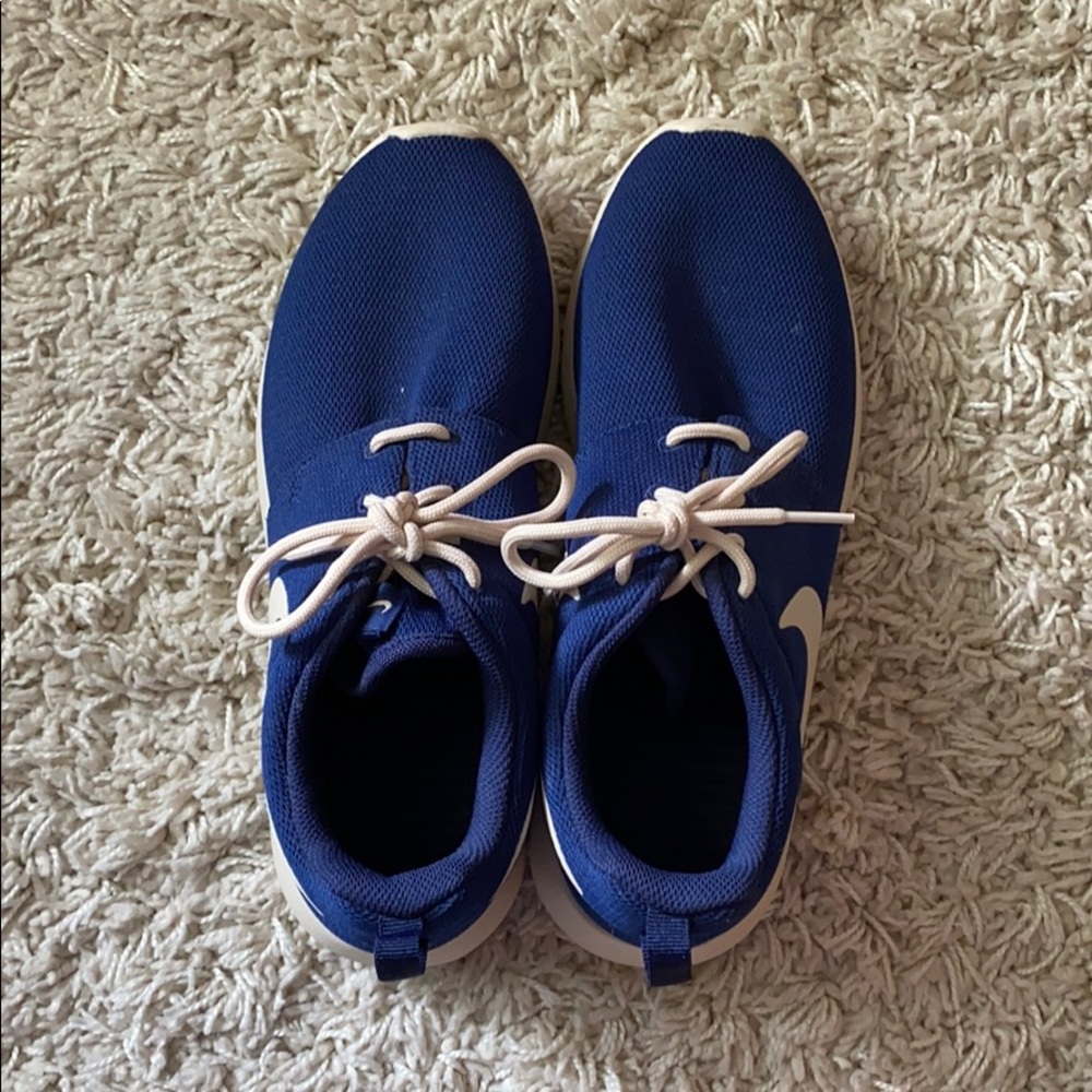 Nike Roshe Sneakers